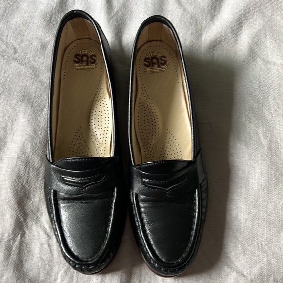 SAS Black Leather Loafer Size 8 NARROW (S) - Picture 1 of 9